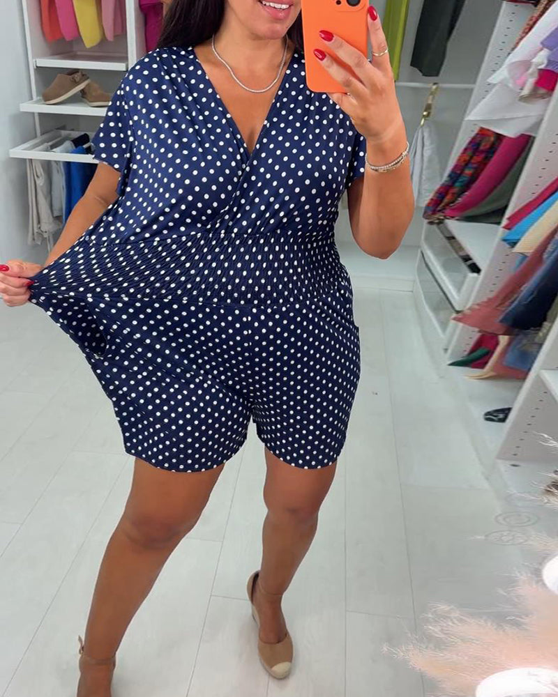 Casual pricktryckt jumpsuit med V-ringning och kort ärm