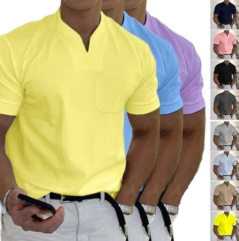 En sportig T-shirt med korta Àrmar och V-ringning