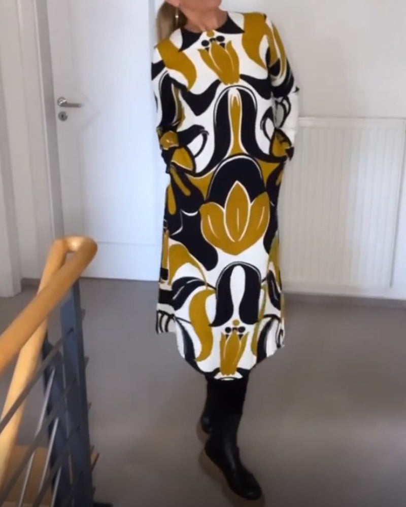 KlÀnning med tryck och rund halsringning