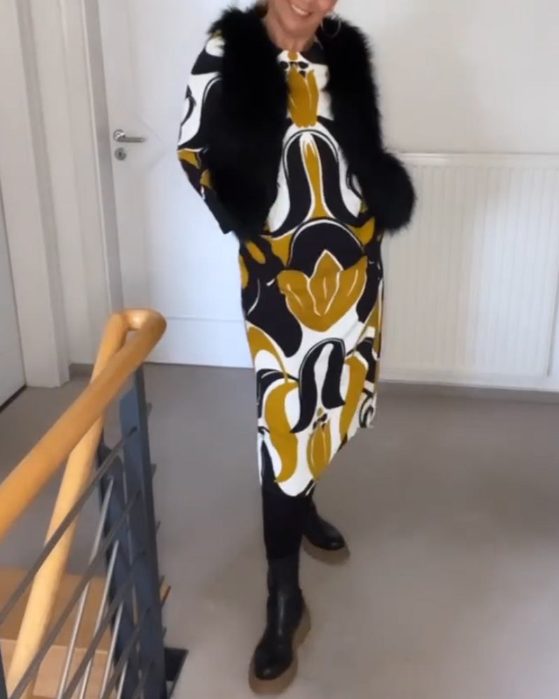 KlÀnning med tryck och rund halsringning