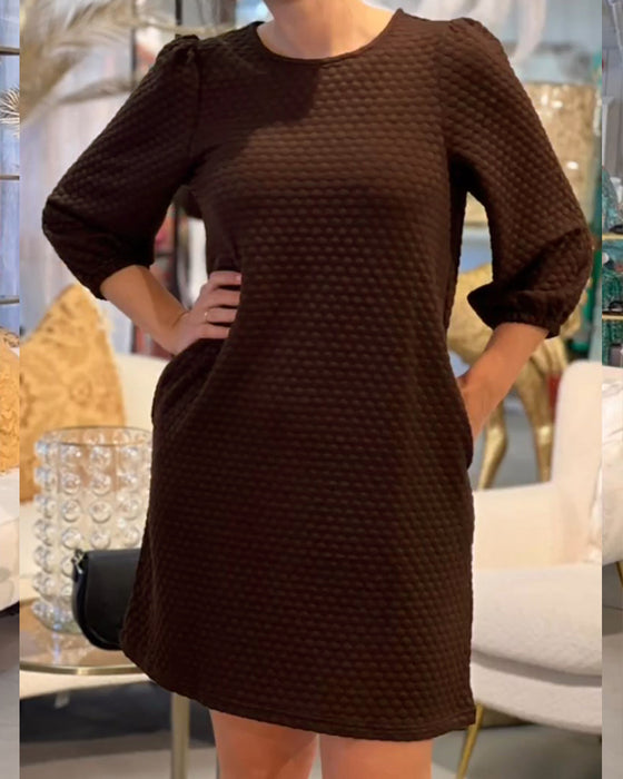 Elegant enfärgad klänning