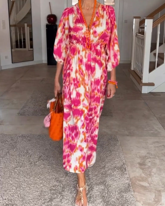 V-ringad modetryck klänning med 3/4 ärm