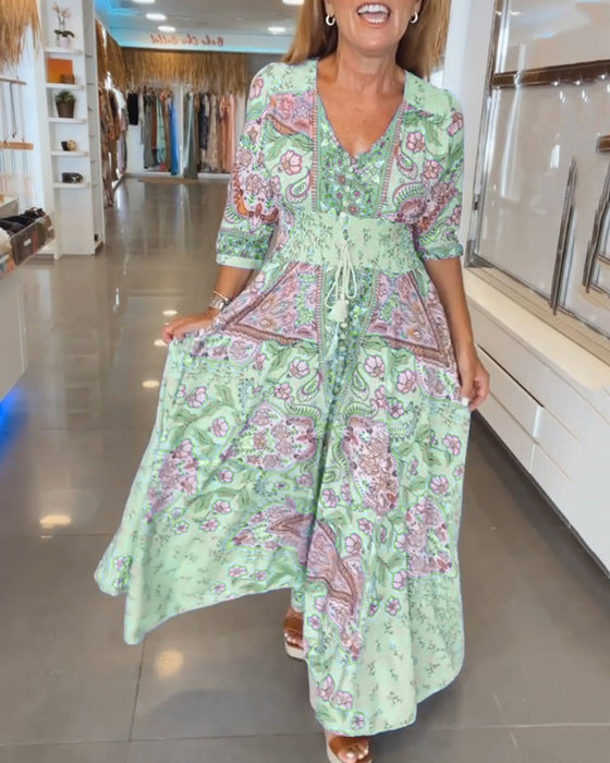 3/4-ärmad semesterklänning med V-ringning