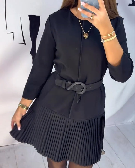 Klänning Med Trekvartsärm Och Plissering I Dragspelsstil