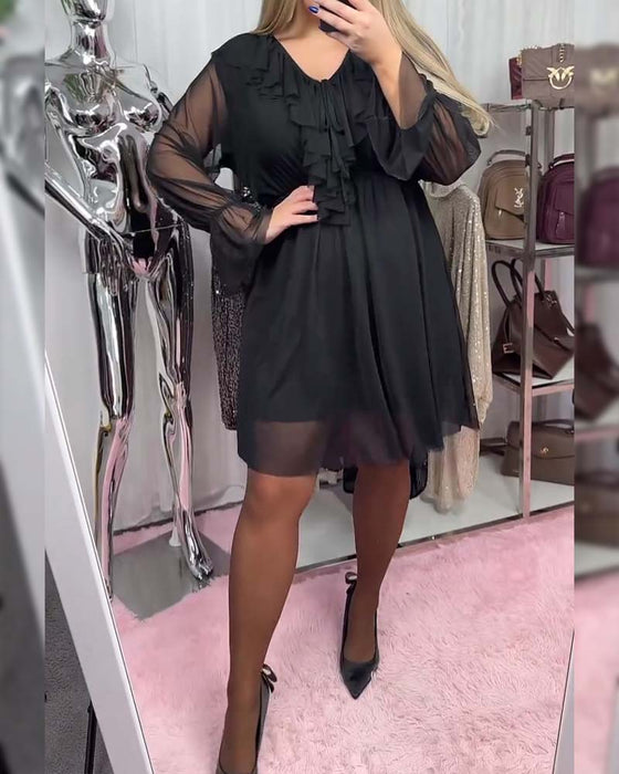 Modig Klänning Med Volanger Och V-Ringning