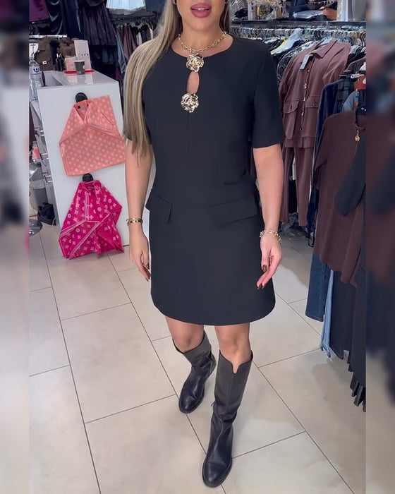 Klänning Metallspänne Figuranpassad Kortärmad