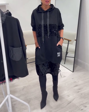 Klänning Med Huva Och Moderiktig Patchwork