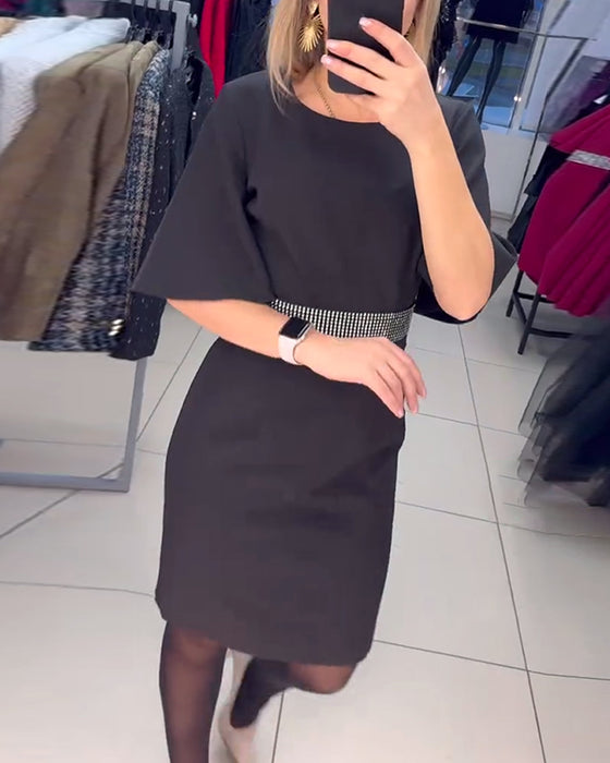 Klänning Rund Halsringning Utsvängd Halvärm Midja