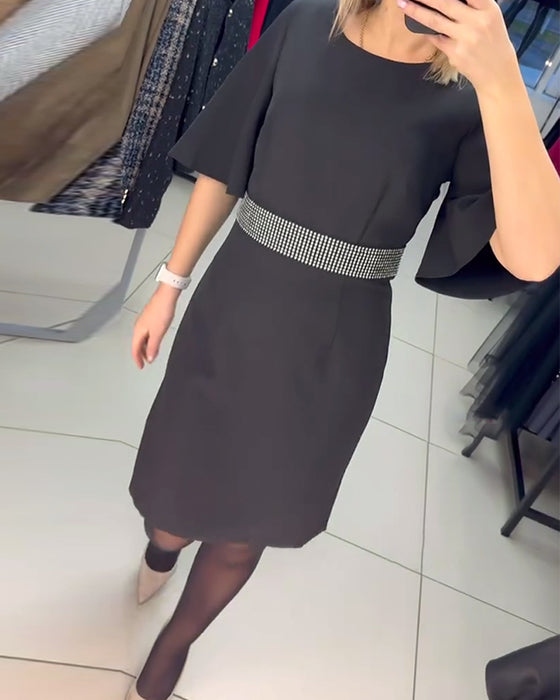 Klänning Rund Halsringning Utsvängd Halvärm Midja