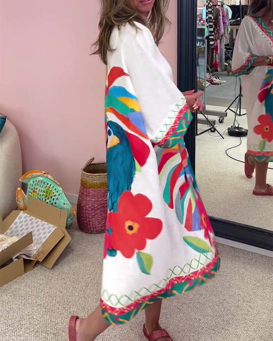 V-ringad klänning med graffititryck