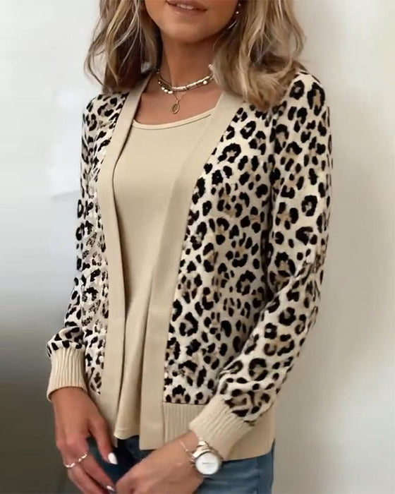 Topp Med Falsk Tvådelad Look Och Leopardmönster
