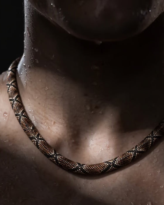 Orm Statement Halsband – En Symbol för Mysterium & Kraft