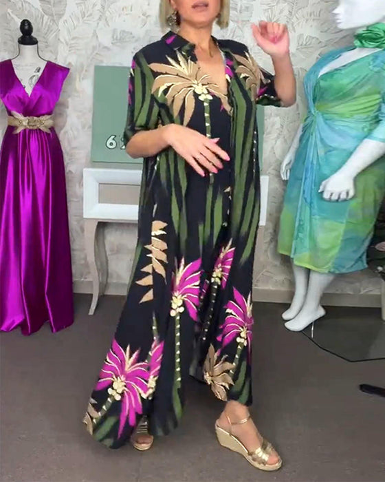 Avslappnad lös klänning med lövtryck med slits och kort ärm