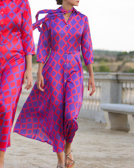 V-ringad skjortklänning med 3/4-ärmar