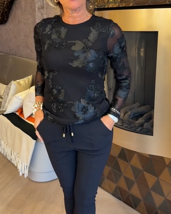 Stilfull Topp Med Rund Halsringning Och Långa Ärmar