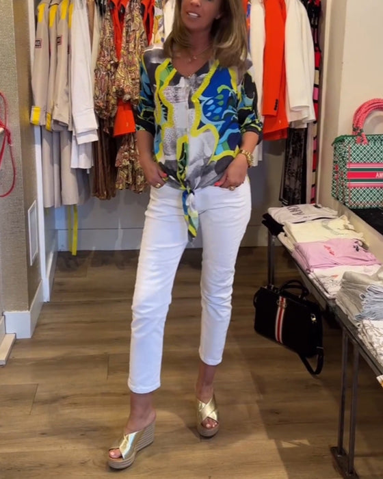 Blommig blus med V-ringning