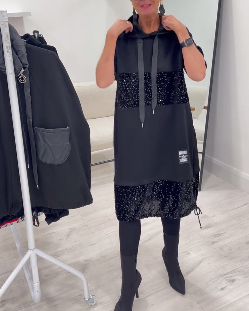 Klänning Med Huva Och Moderiktig Patchwork