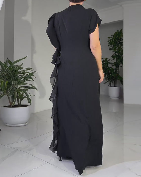 Modig Enfärgad Klänning Med Volangdesign