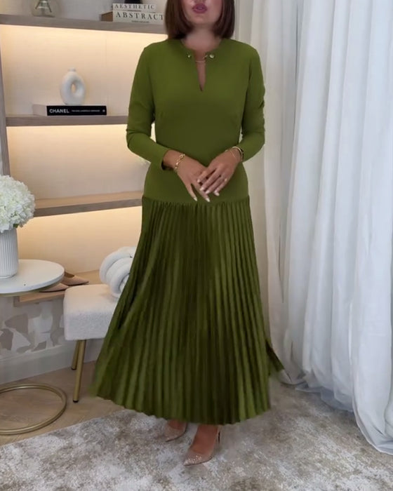 Casual enfärgad klänning med lång ärm och veck