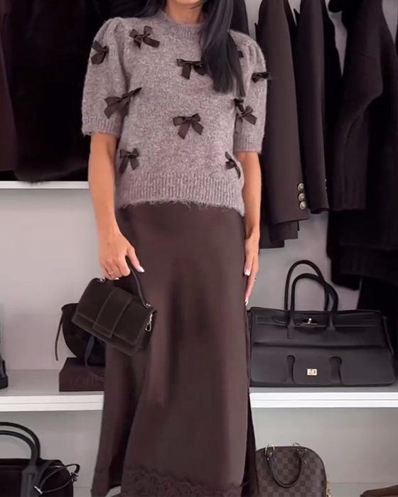 Pullover Med Rosettdekor Och Rund Hals