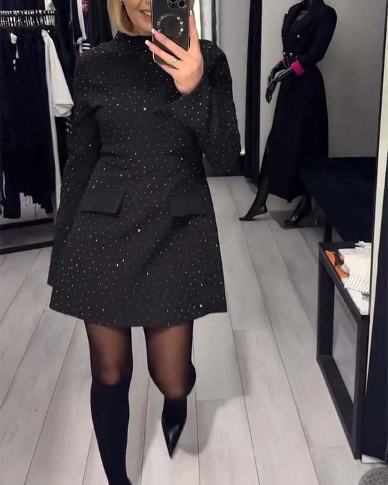 Elegant Klänning Med Subtil Glans