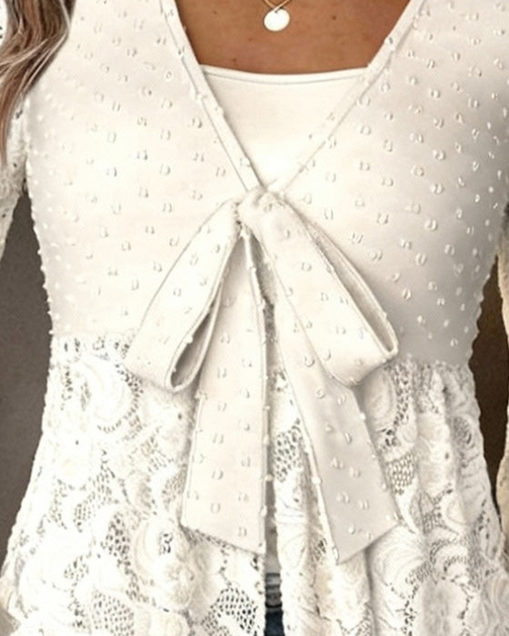 Enfärgad Blus Med Klockärmar Och V-Ringning