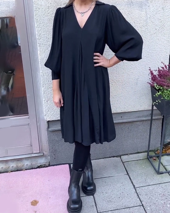 Klänning V-Ringad Moderiktig Lyktärm