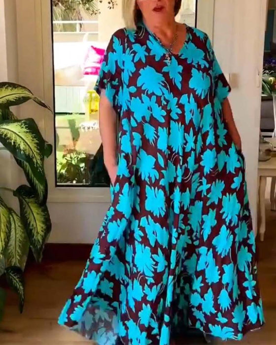 Blommig klänning med V-ringad ficka