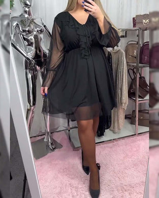 Modig Klänning Med Volanger Och V-Ringning