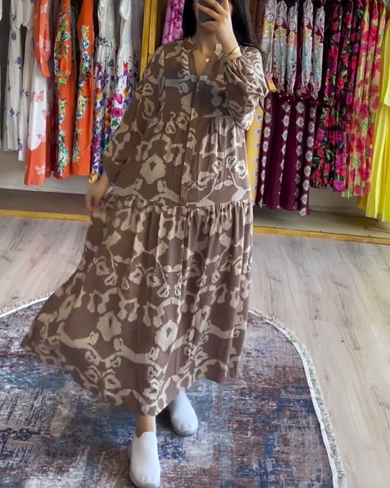 Tryckt knappsydd lös klänning