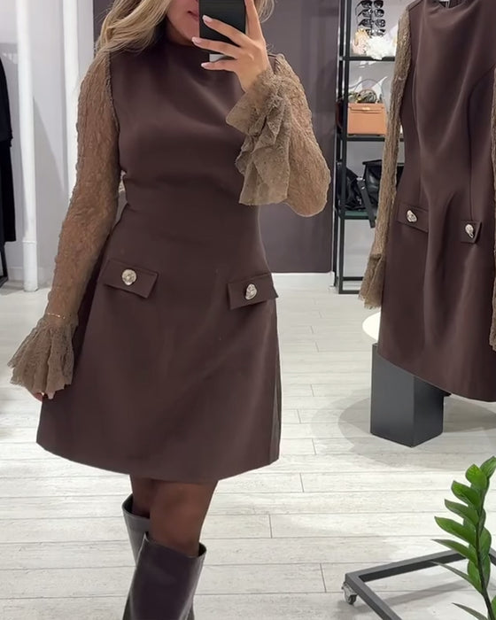 Stilfull Och Elegant Klänning Med Klockärmar