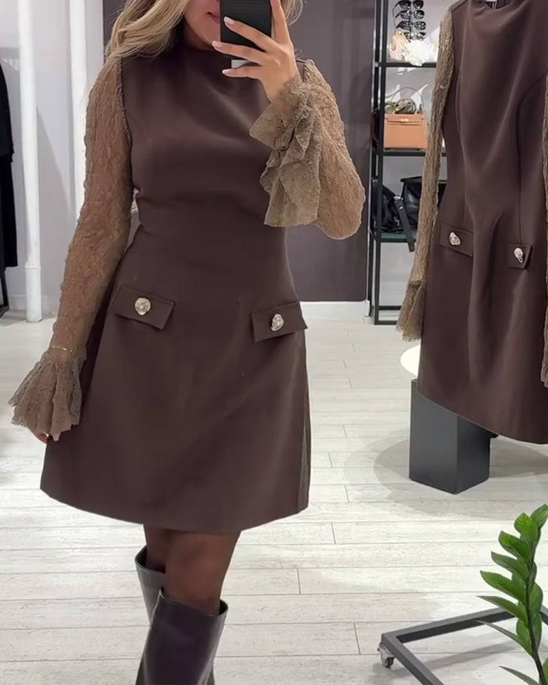 Stilfull Och Elegant Klänning Med Klockärmar