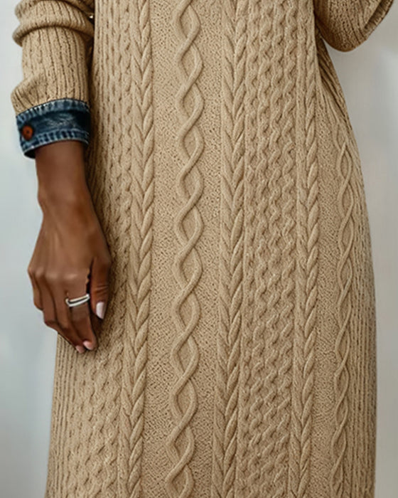 Kragklänning I Denim Med Flätstickning Och Lappverk