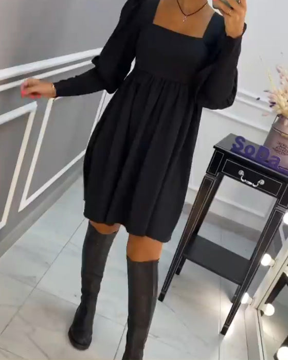 Elegant A-formad klänning med fyrkantig hals