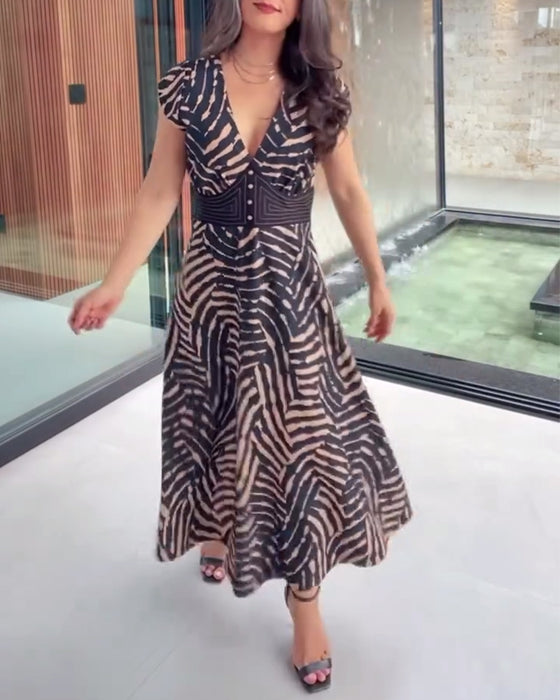 Tryckt Klänning Med V-ringning & Lotusskivsärmar