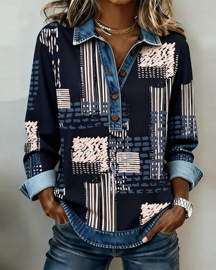 Tryckt Hoodie Med Nedknäppt Krage Och Lapptäcktsdetaljer