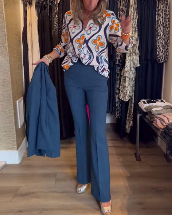 Blus med V-ringning och blommig