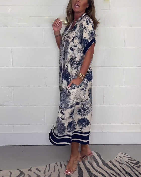 V-ringad fickklänning med djurtryck