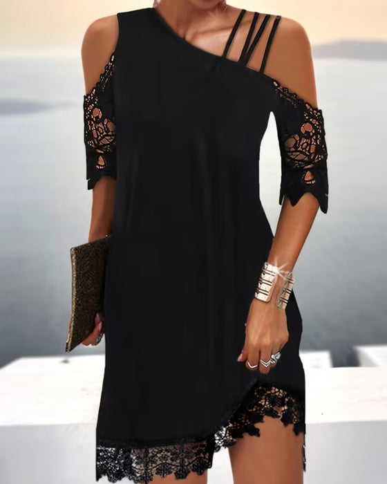 Off-Shoulder-Klänning Med Modernt Spets-Patchwork