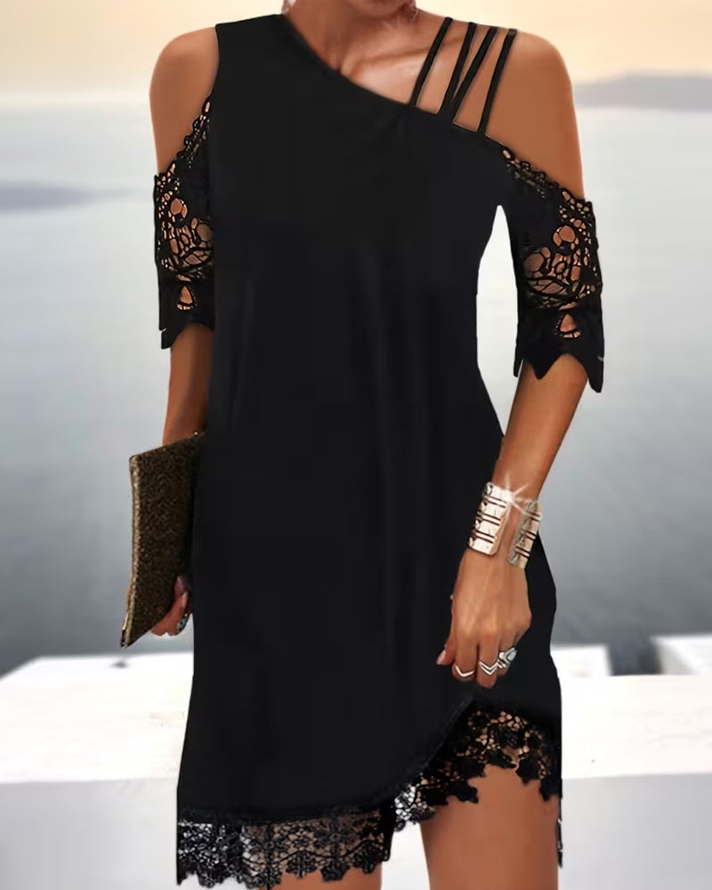 Off-Shoulder-Klänning Med Modernt Spets-Patchwork