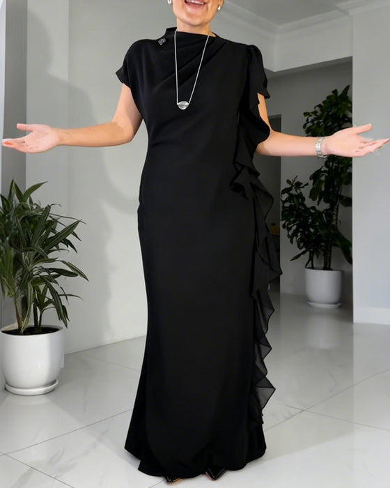 Modig Enfärgad Klänning Med Volangdesign