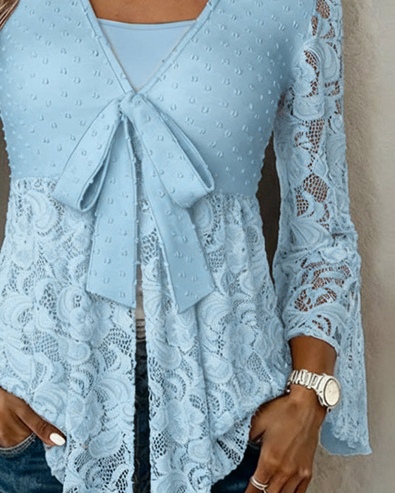 Enfärgad Blus Med Klockärmar Och V-Ringning