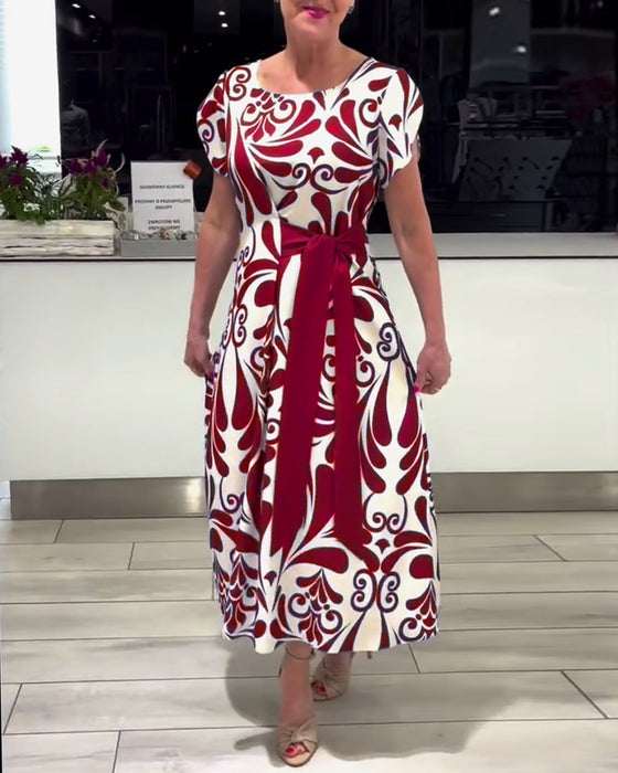 Elegant kortärmad klänning med kontrasttryck