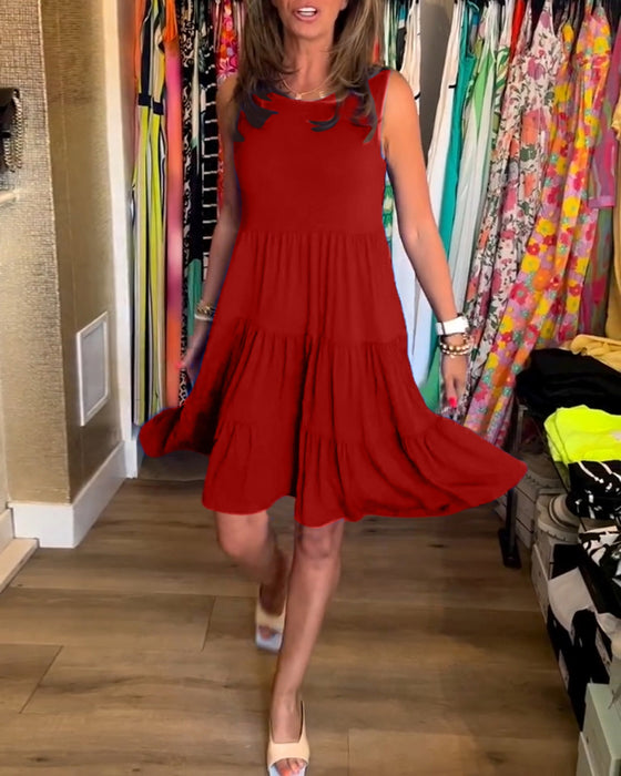 Ärmlös klänning med veckad passfor