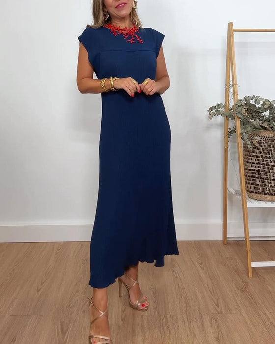 Ärmlös veckad enkel enfärgad klänning