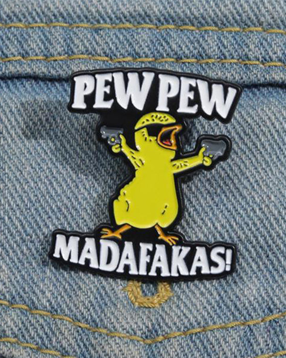 Brosch med Bokstav & Tecknad Anka Design