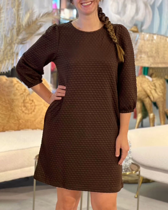 Elegant enfärgad klänning