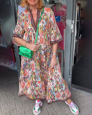 V-ringad elegant lång klänning med tryck