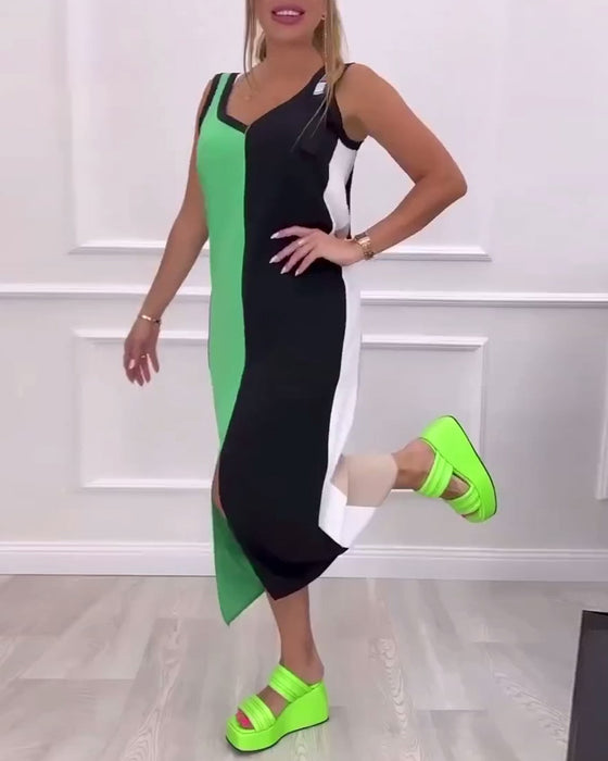 Klänning moderiktig kontrastfärg slits