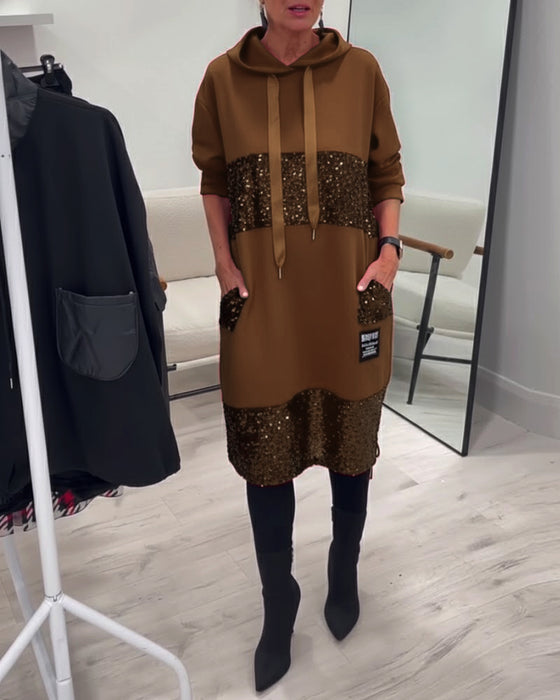 Klänning Med Huva Och Moderiktig Patchwork